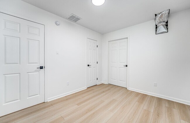 Building Photo - 1865 Ferber Ave