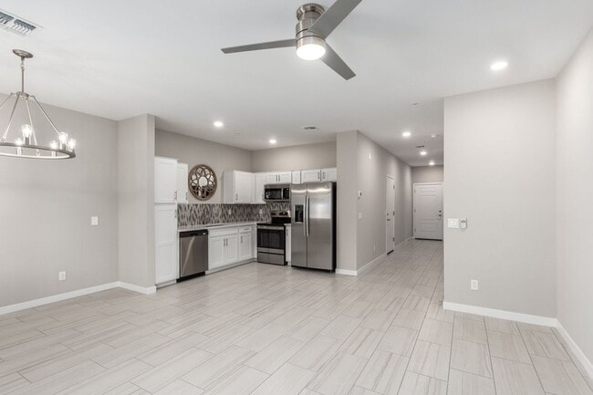 Primary Photo - 2134 W Harmont Dr