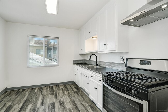 Building Photo - 4343 Idaho St