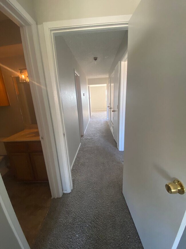 Building Photo - 5510 Brookview Ct