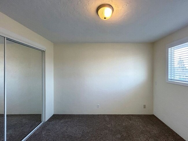 Building Photo - 267 S 40th St