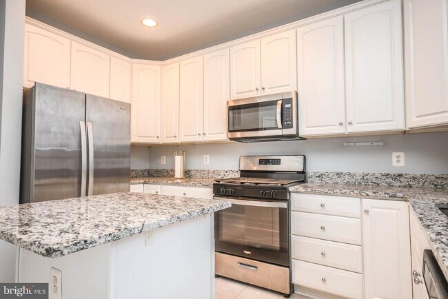 Building Photo - 1303 Cameron Hill Ct