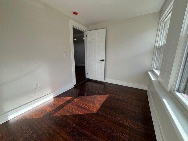 Building Photo - 2 Scofield Pl