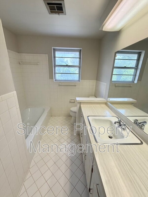 Building Photo - 4013 NW 57th St