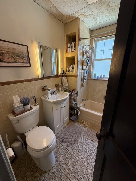 Building Photo - 61 Adamson St