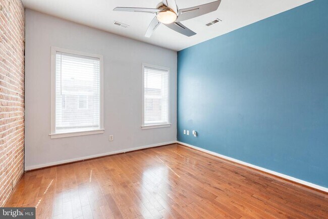Building Photo - 112 N Streeper St