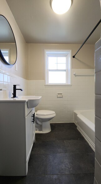 Building Photo - 803 Westwood Dr