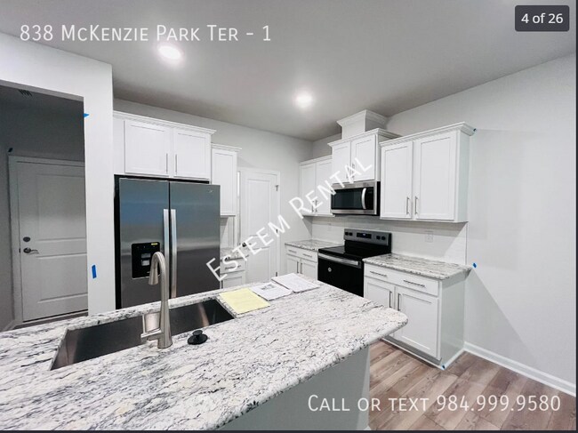 Building Photo - 838 McKenzie Pk Ter
