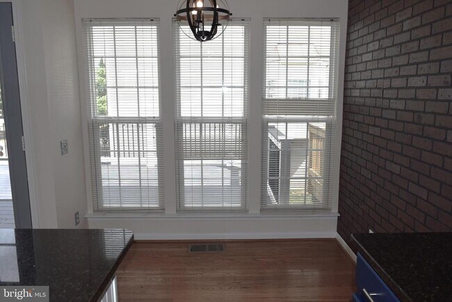Building Photo - 43768 Virginia Manor Terrace