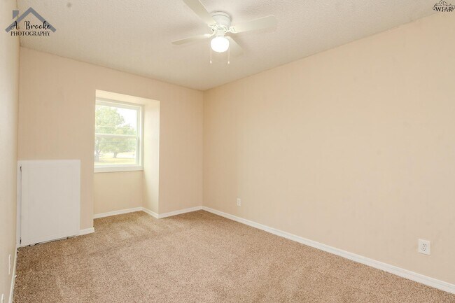 Building Photo - 1215 N Pacific Ave