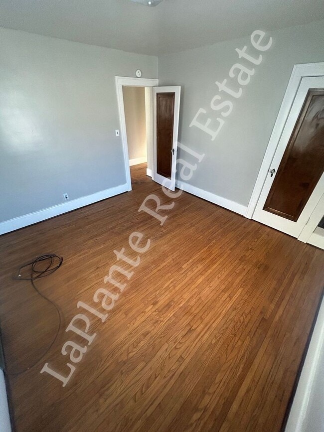 Building Photo - Inviting Toledo Residence with Easy Access to Major Routes