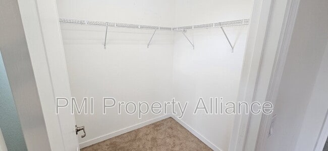 Building Photo - 15217 Evergreen Oak Loop