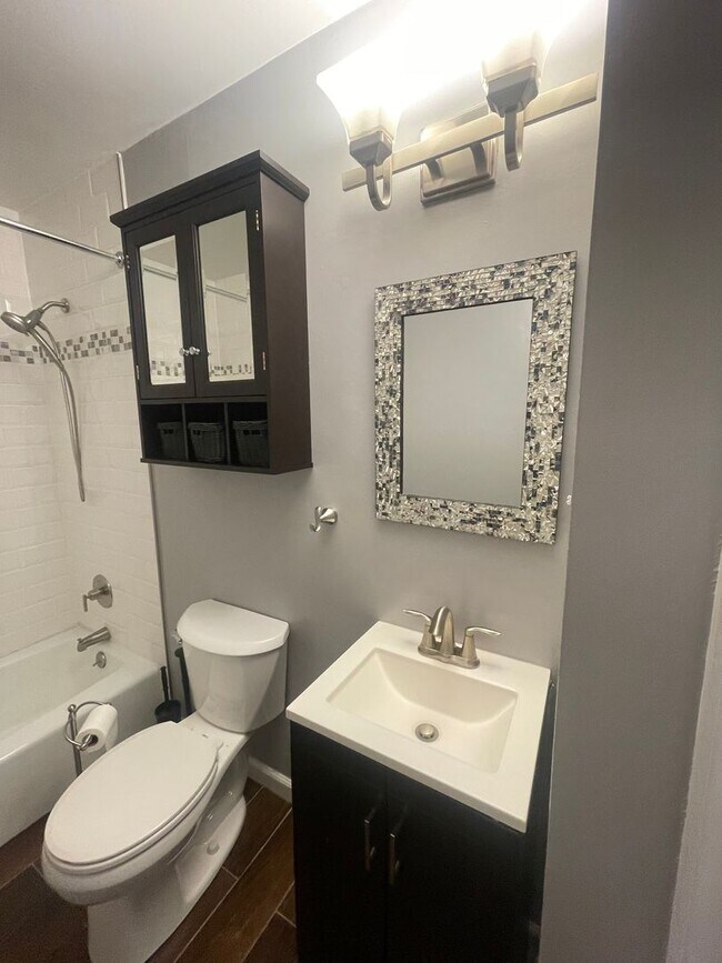 Building Photo - Dupont Circle 2-level Condo at The Cygnet. 1 Bed/1 Full Bath, Fireplace and Modern Kitchen