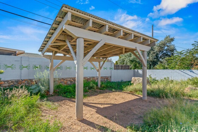 Building Photo - Charming Home on Valerie Circle