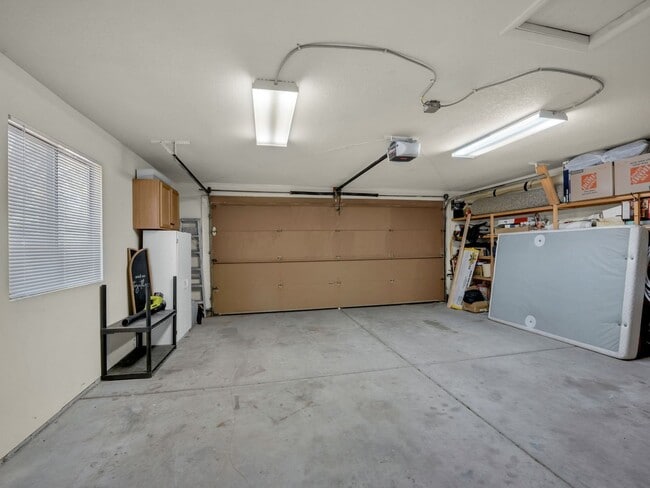 Building Photo - Gorgeous Country Club Rental