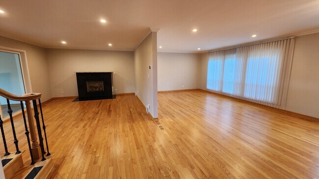 Building Photo - 1206 Lynn Terrace