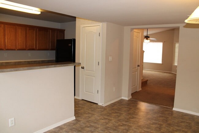 Building Photo - STUNNING MOUNTAIN VIEWS - Move-in special call the office for details