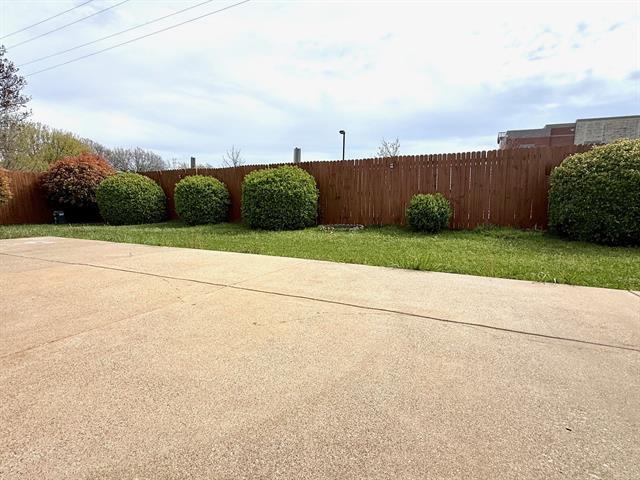 Building Photo - 932 White Dove Dr