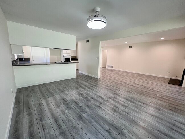 Building Photo - 6069 Lake Nadine Pl