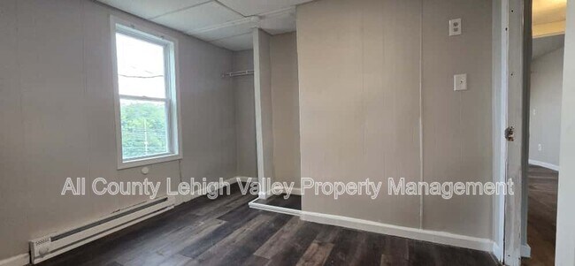 Building Photo - 733 Clay St