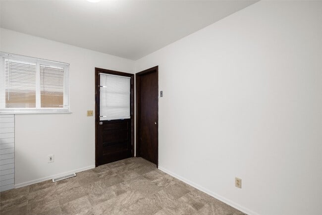 Building Photo - 3557 High Dr