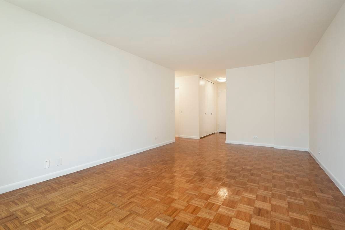 Building Photo - 211 W 56th St