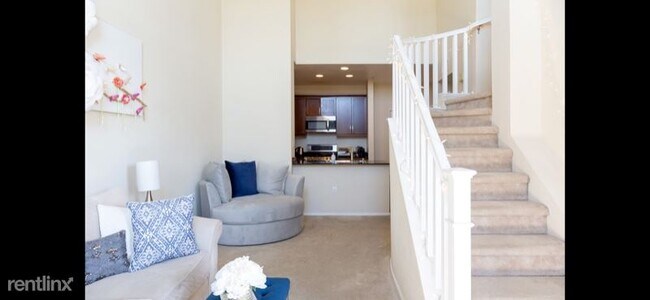 Building Photo - 2 br, 1 bath Condo - 1440 Scholarship