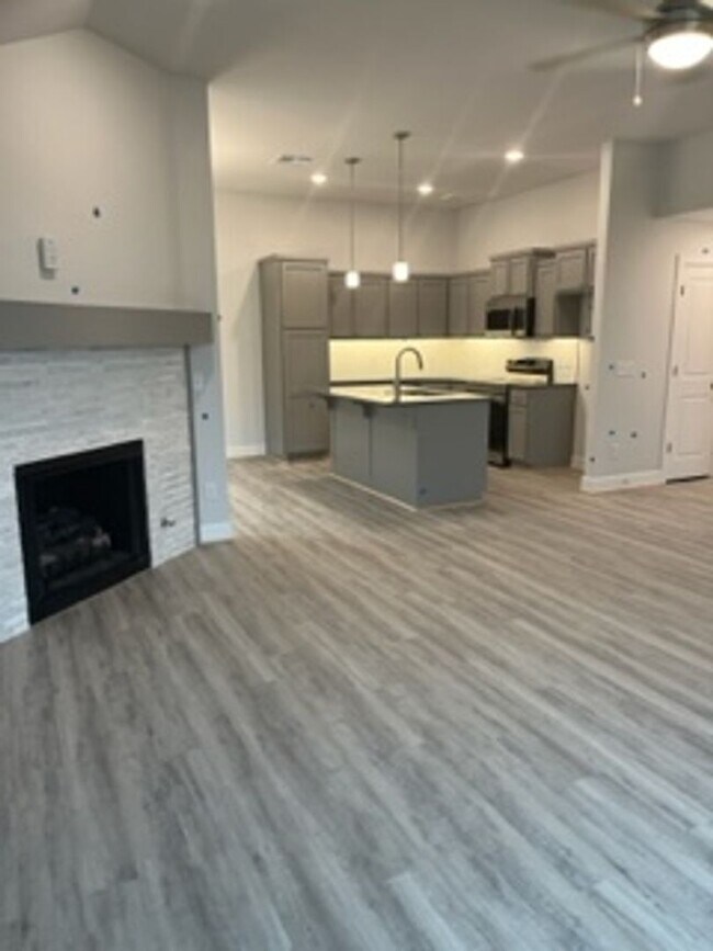 Building Photo - 1st Month Free!