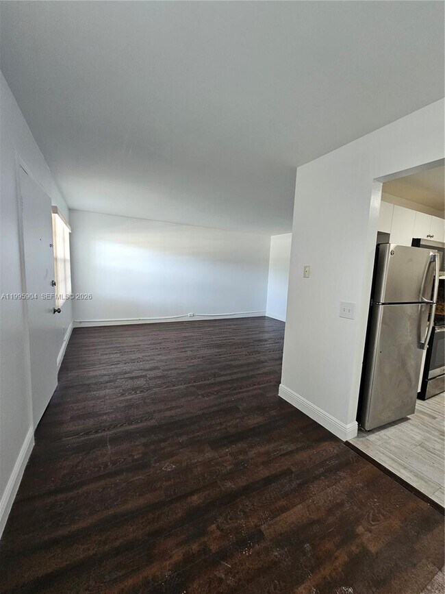 Building Photo - 800 SW 131st Ave