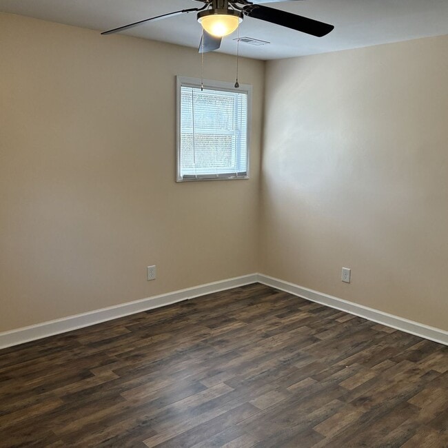 Building Photo - 4 Bedroom 3 Bath Home in Winnabow, NC