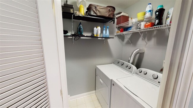 Building Photo - 22 Mallard Pl