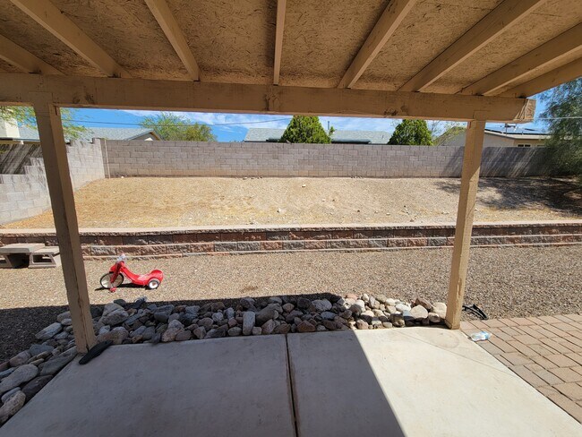 Building Photo - 9975 E Gray Hawk Dr