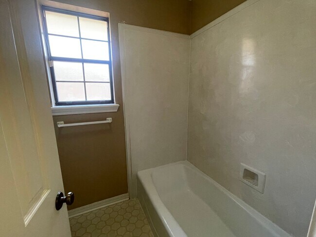 Building Photo - Must See! Welcoming Home In Greenacres Place!