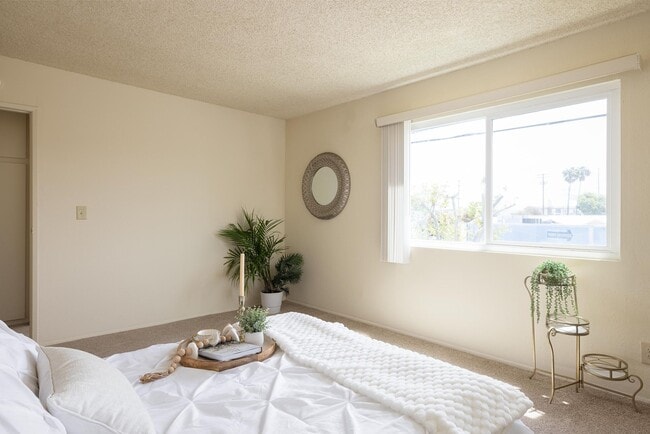 Building Photo - Swimming Pool Community In San Diego