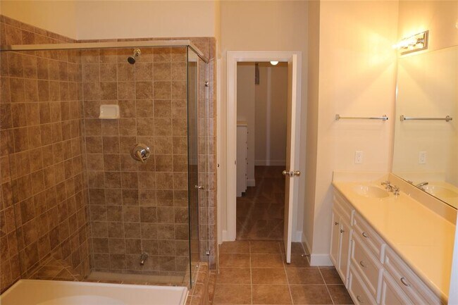 Building Photo - 2710 Hullsmith Dr