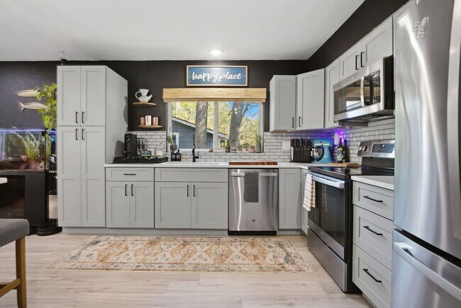 Building Photo - 1004 E Red Cedar Cir