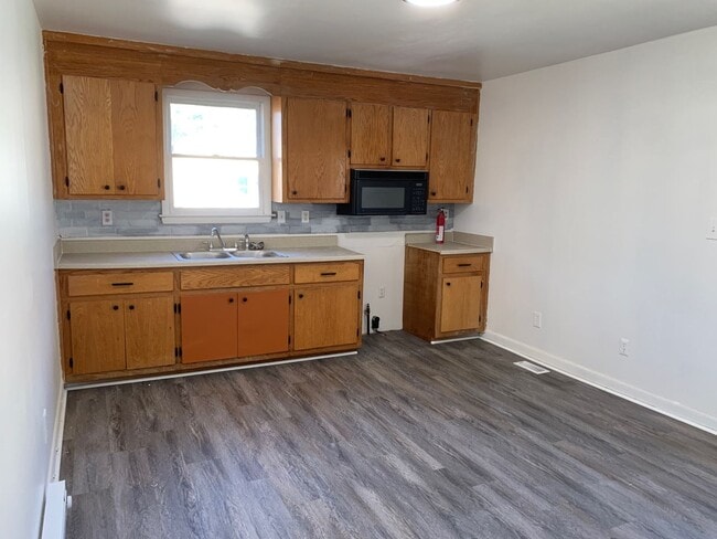 Building Photo - 3 bedroom home on cul-de-sac street