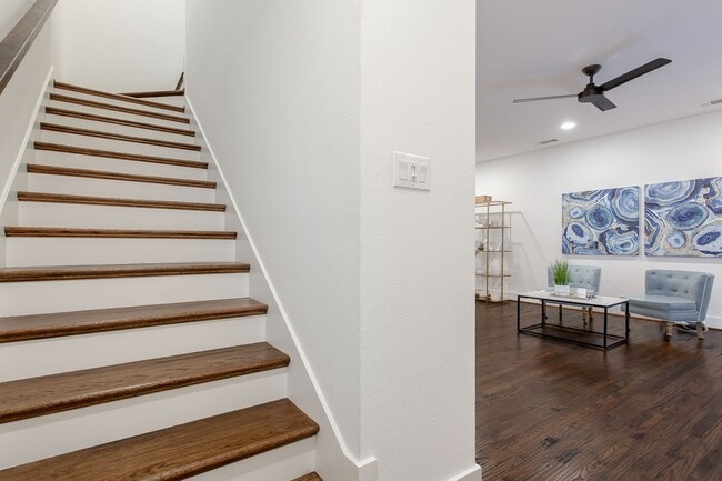 Building Photo - Modern 2 bed, 2.1 Bath townhome, walking distance to Greenville Ave