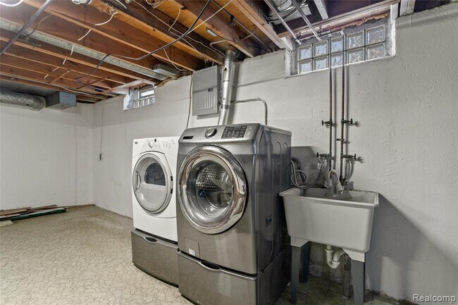 Building Photo - 3715 Ledge Dr