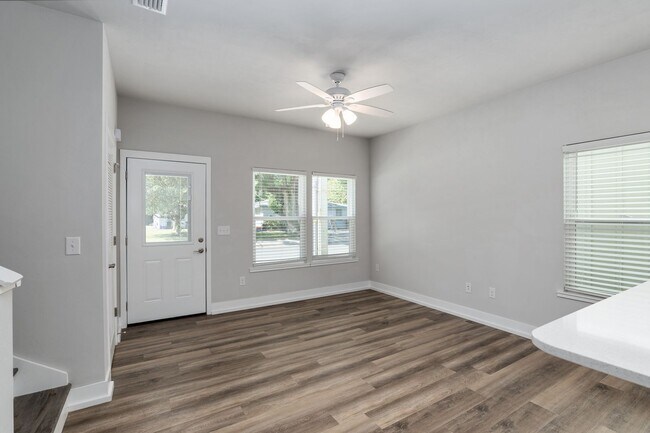 Building Photo - Stunning Brand-New 3-Bedroom, 3-Bathroom H...