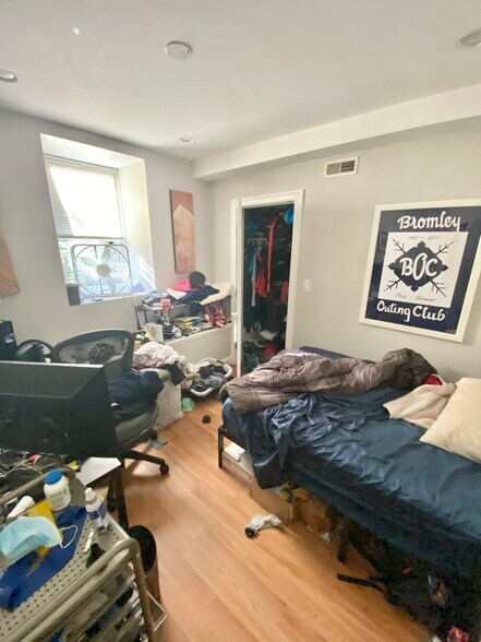 Building Photo - 721 Parker St