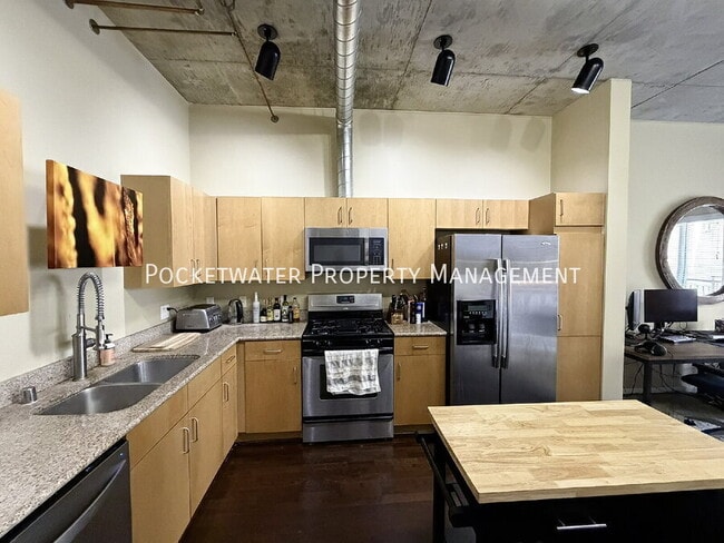 Building Photo - 3601 Arapahoe Ave