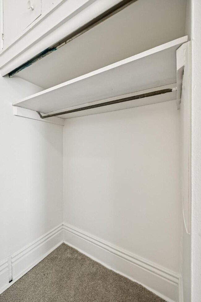 Building Photo - 302 N Church St