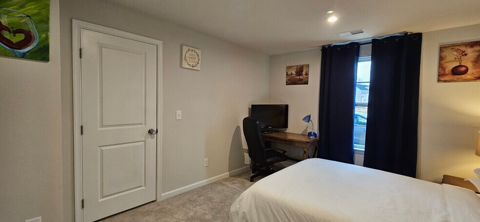 Building Photo - 504 Whitehall Cir