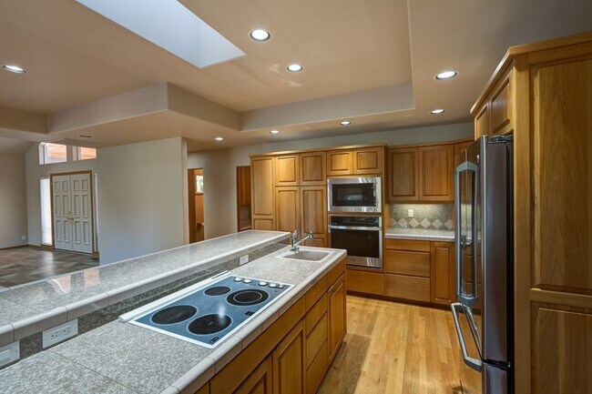Building Photo - 2759 NW Champion Cir