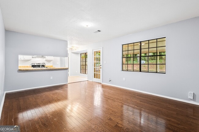 Building Photo - 5846 Bobbin Ln