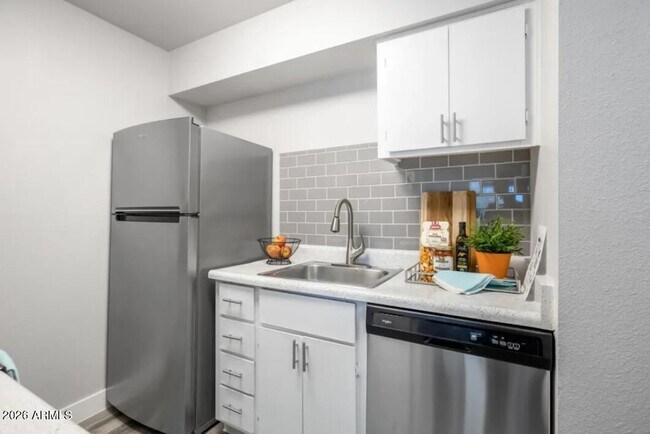 Building Photo - 2222 W Beardsley Rd