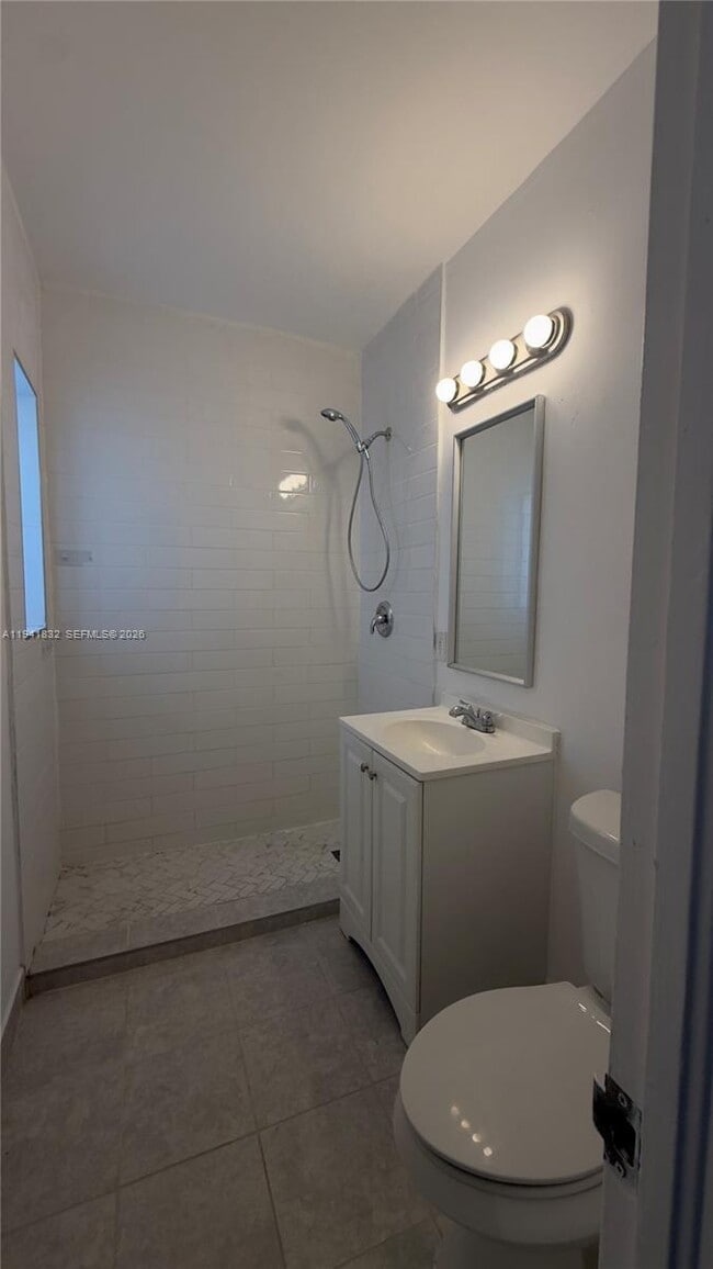 Building Photo - 2000 SW 13th Ct