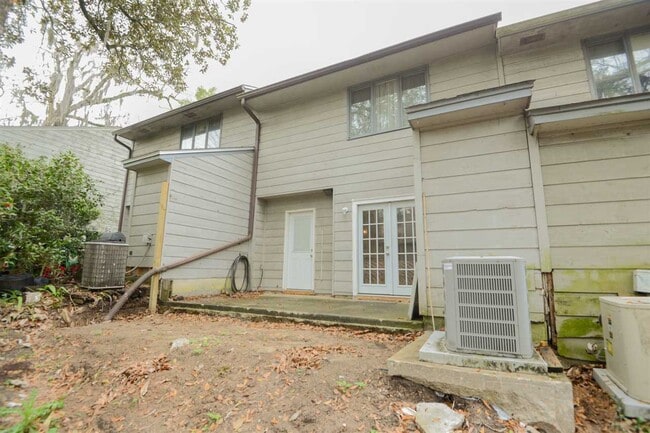 Building Photo - 108 E 3rd Ave