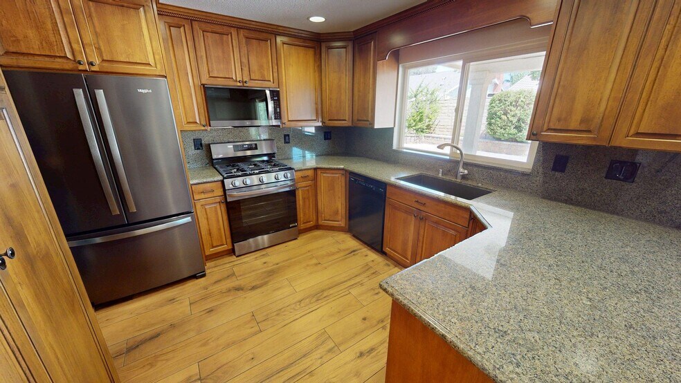 Building Photo - 2431 Deerfield Ct